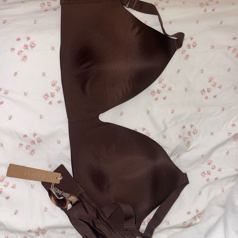 NWT SKIMS WIRELESS FORM T-SHIRT DEMI BRA 38DDD